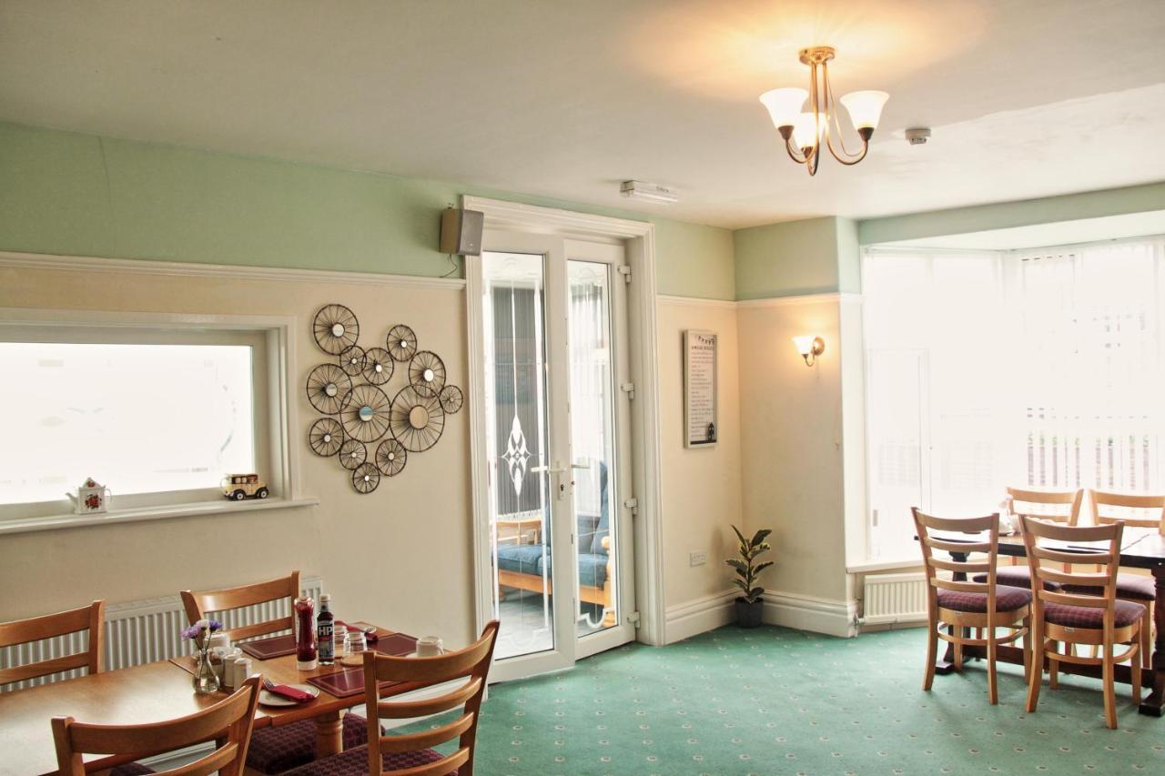 Haven Crest Hotel Whitby Buitenkant foto